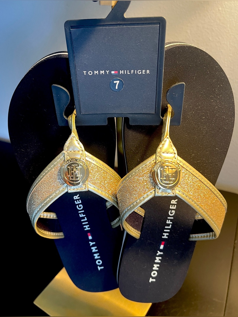 Tommy Hilfiger New w/tags Gold Glitter Logo Thong/flip flops Sz 7